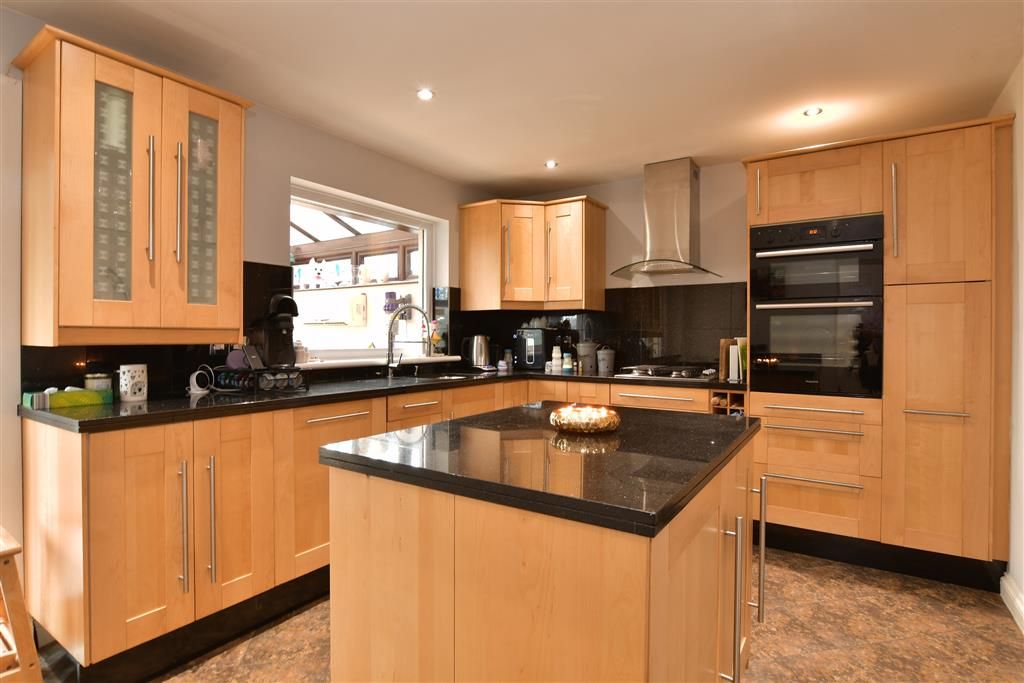 Property photo 2 of 21 Kitchen/Breakfast Room