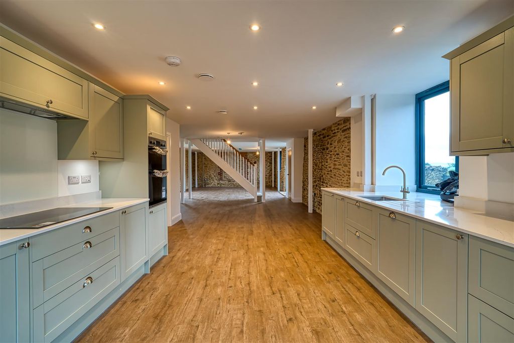 Property photo 2 of 15 Kitchen