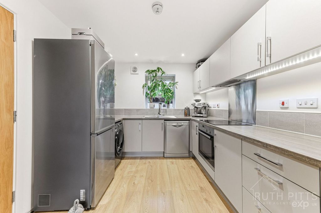 Property photo 3 of 26