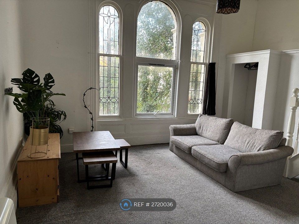 Property photo 2 of 10 Lounge