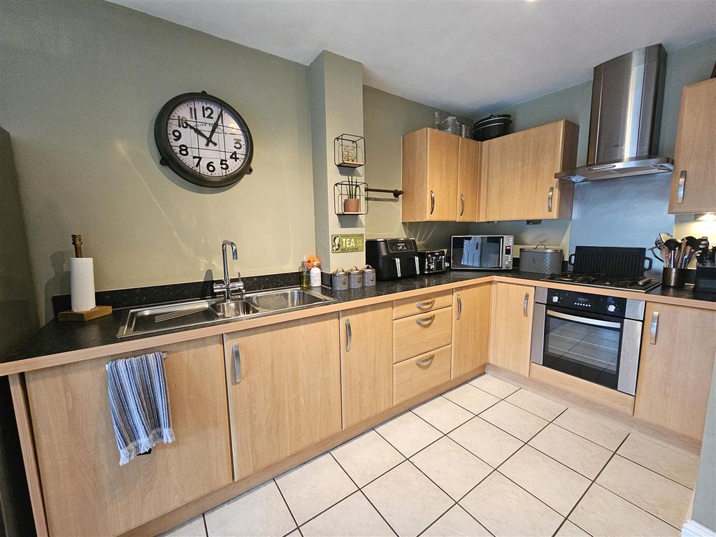Property photo 2 of 11 Kitchen.Jpg