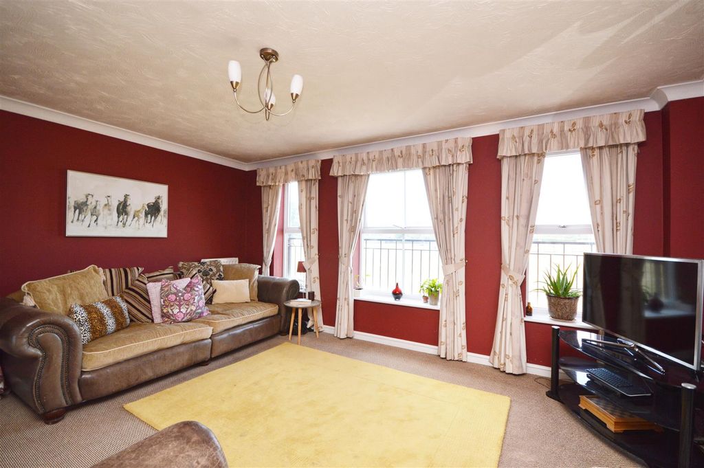 Property photo 3 of 22 Sitting Room