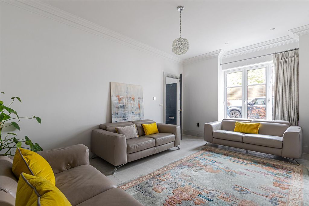 Property photo 3 of 30 Llandaff Place 10-26.Jpg
