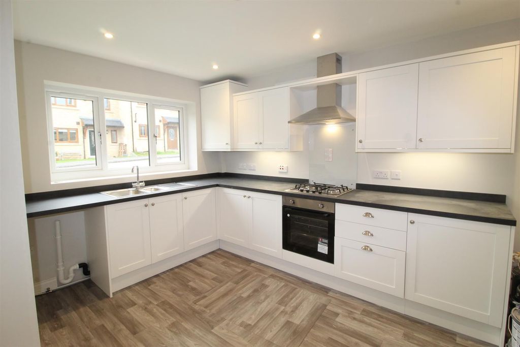 Property photo 3 of 9 Kitchen.Jpg