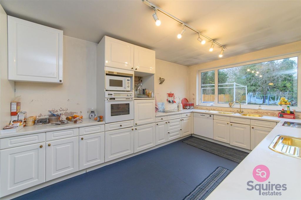 Property photo 3 of 31