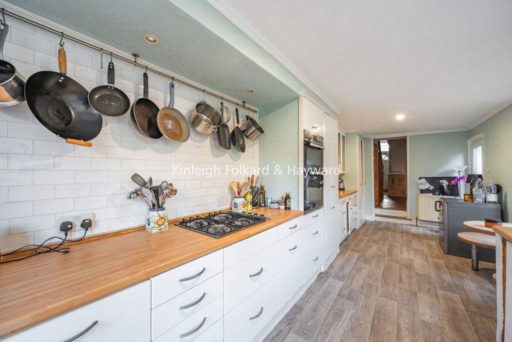 Property photo 3 of 18 6Eb3F130-4001-4A68-A