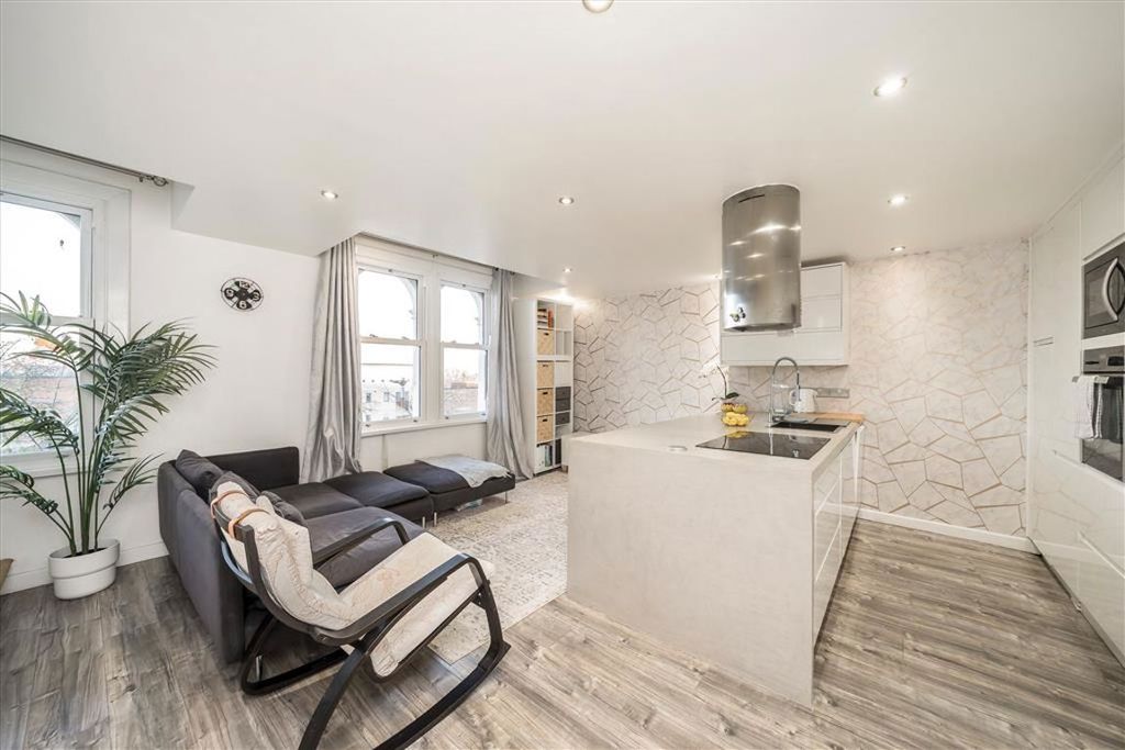 Property photo 2 of 8