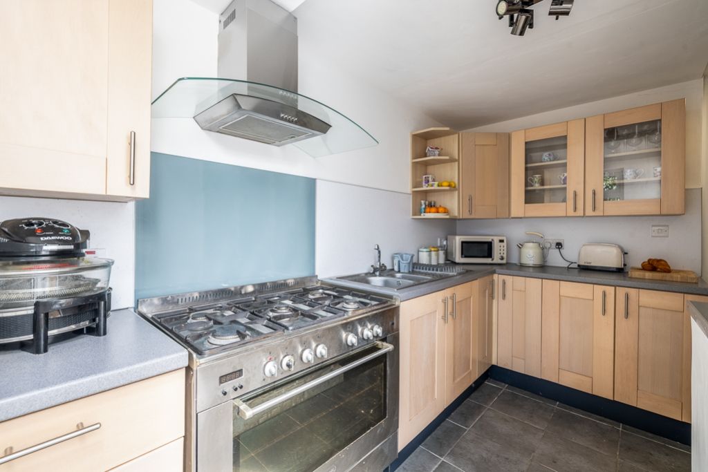 Property photo 3 of 25 2 Hessle Avenue (Boston)-24