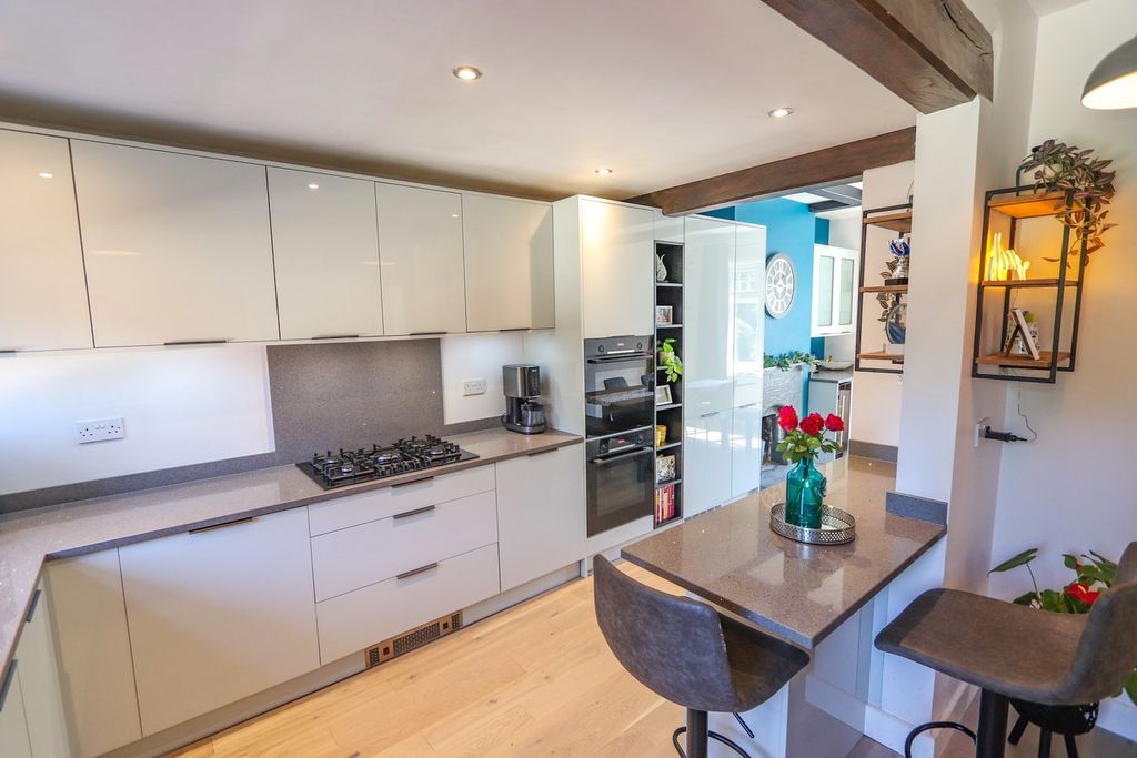 Property photo 3 of 23