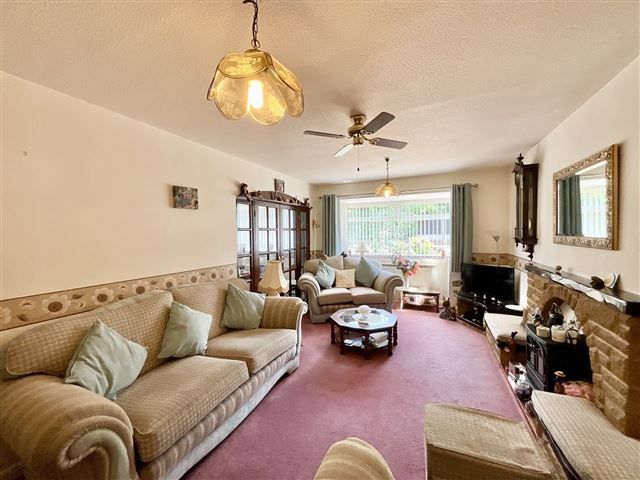 Property photo 2 of 17 Lounge