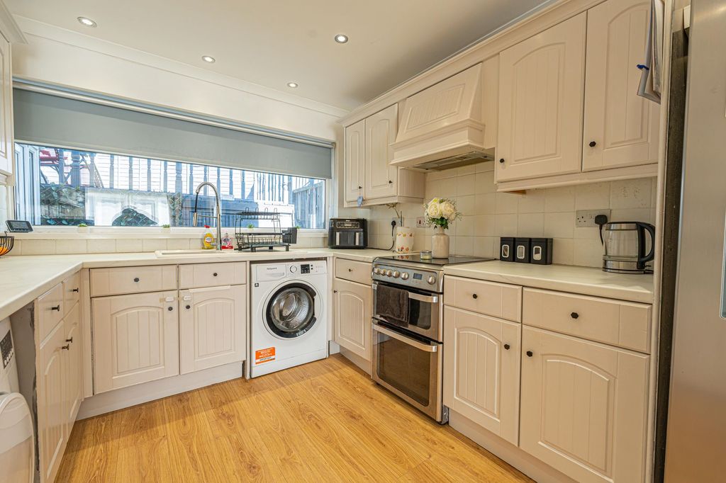 Property photo 2 of 42
