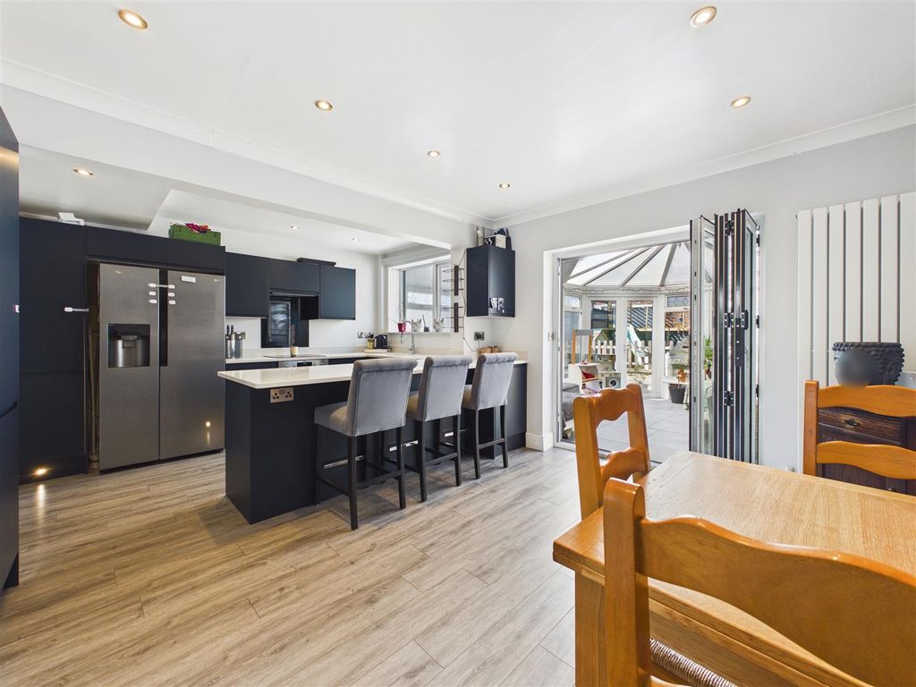 Property photo 2 of 20 Cam05476G0-Pr0198-Still005.Jpg