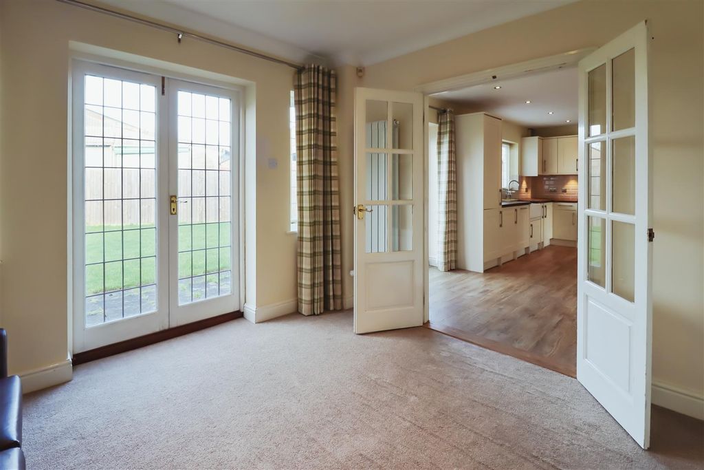 Property photo 2 of 39