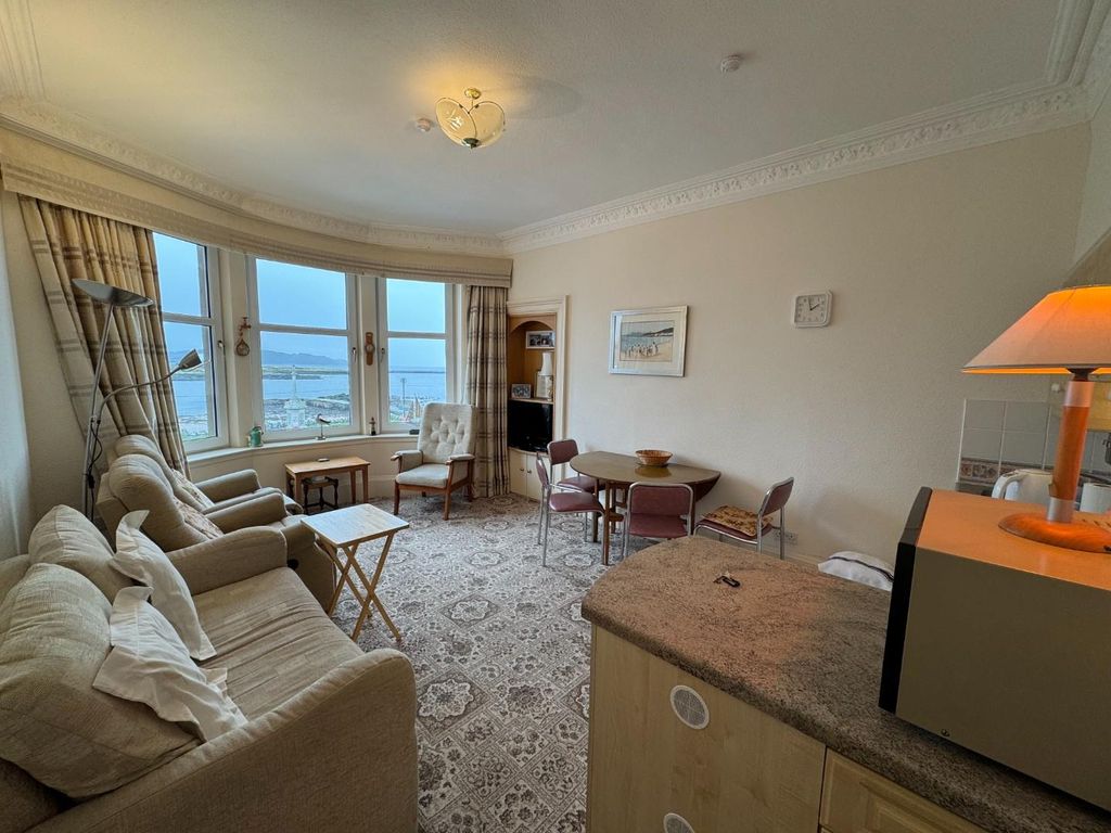 Property photo 2 of 38 Lounge / Kitchen