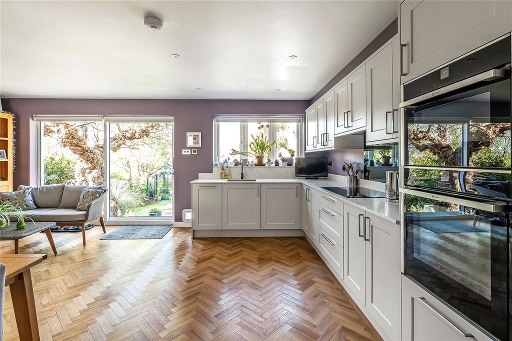Property photo 2 of 12 Kitchen