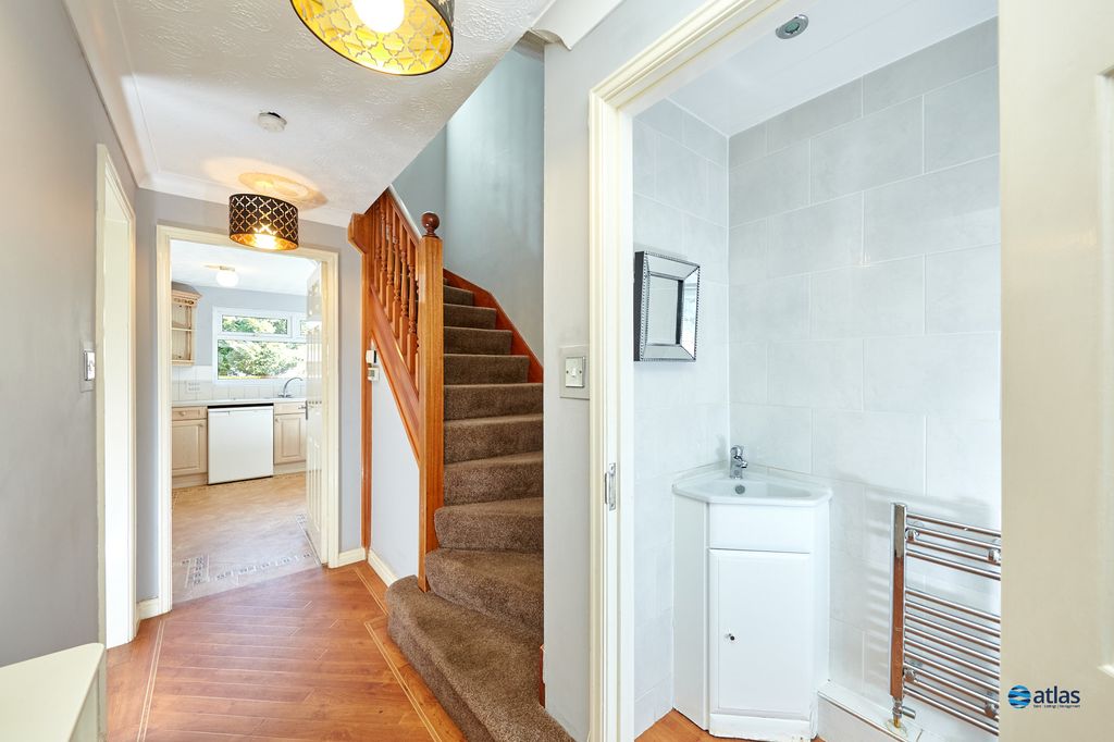 Property photo 2 of 18 Hallway
