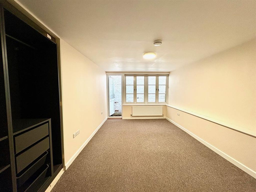 Property photo 3 of 10 Photo 3