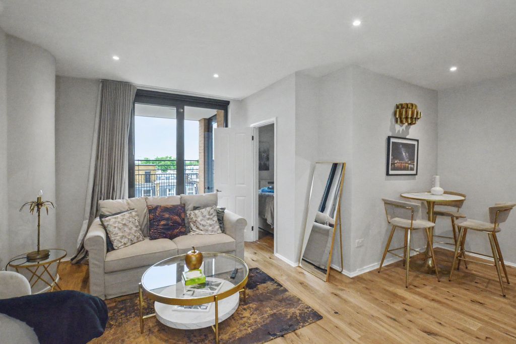 Property photo 2 of 15 Flat 662 Point West, 116 Cromwell Road, Kensington And Chelsea, London, Sw7 4Xf