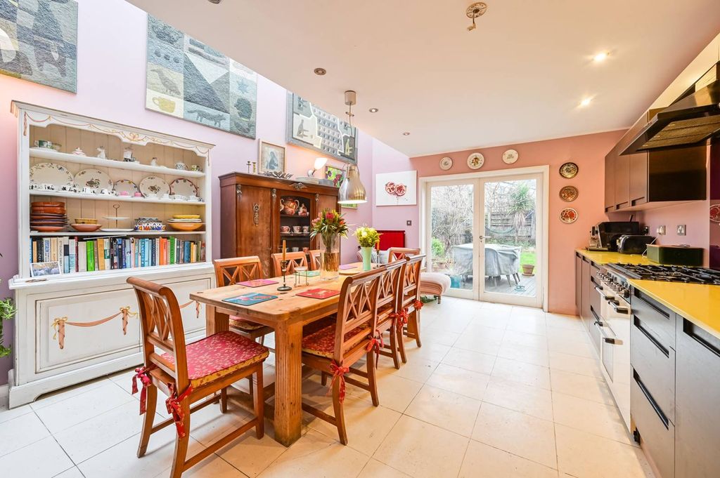 Property photo 3 of 24