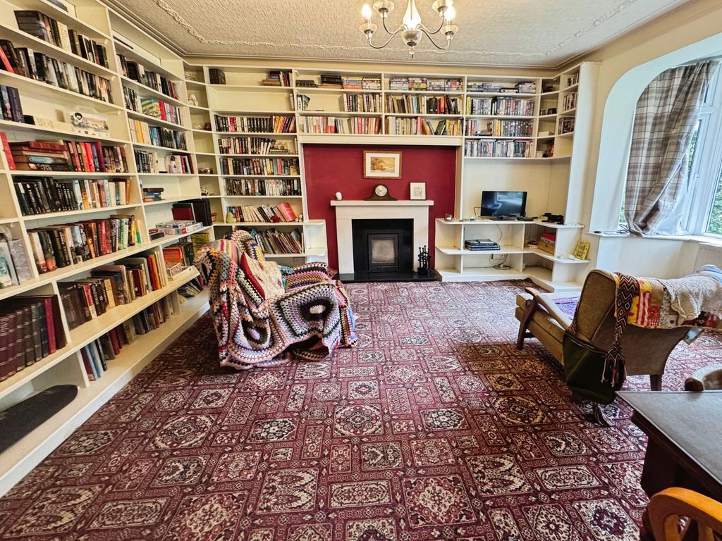 Property photo 2 of 30 Lounge