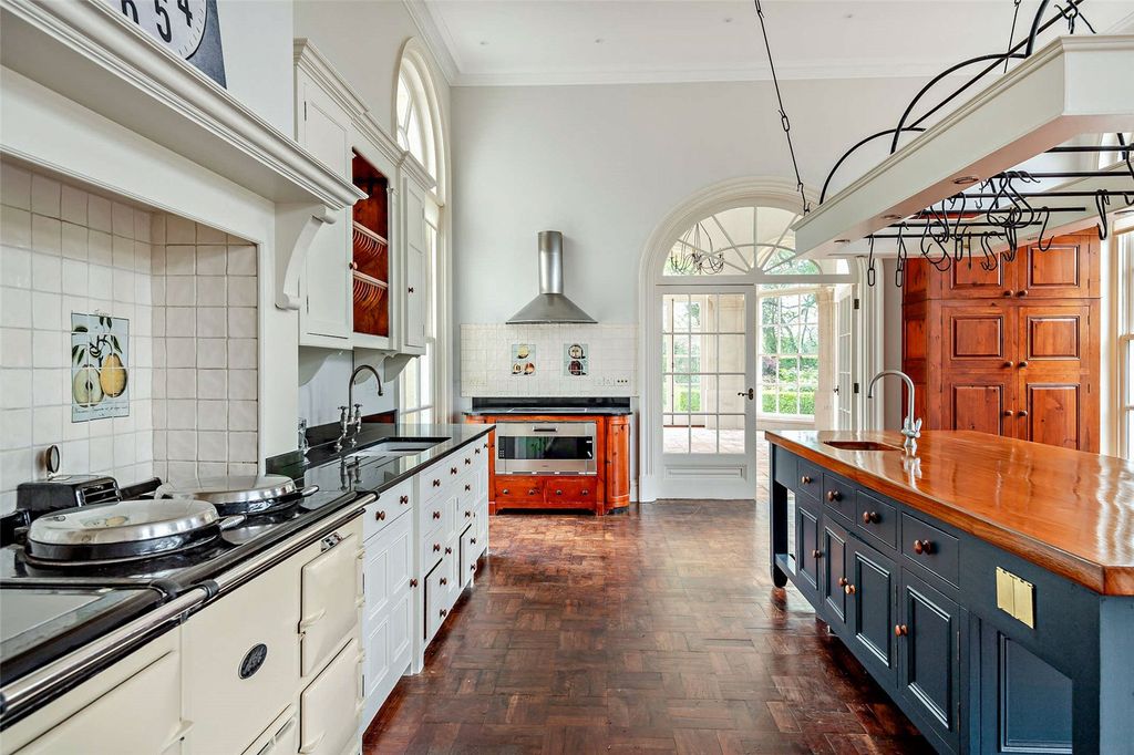 Property photo 3 of 33 Kitchen