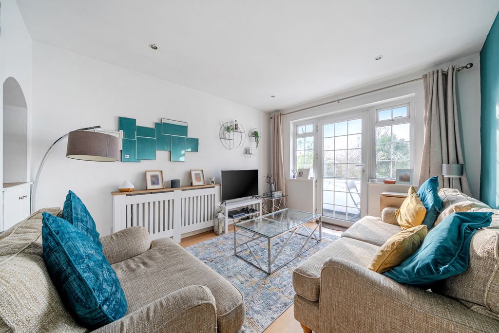 Property photo 2 of 16 Sitting Room