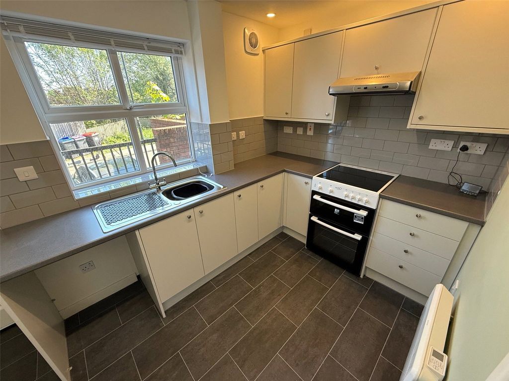 Property photo 2 of 17 Picture No. 13