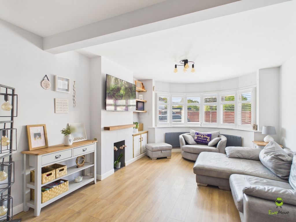 Property photo 3 of 21 Living Room Presented By James Hillier Of Ewemove