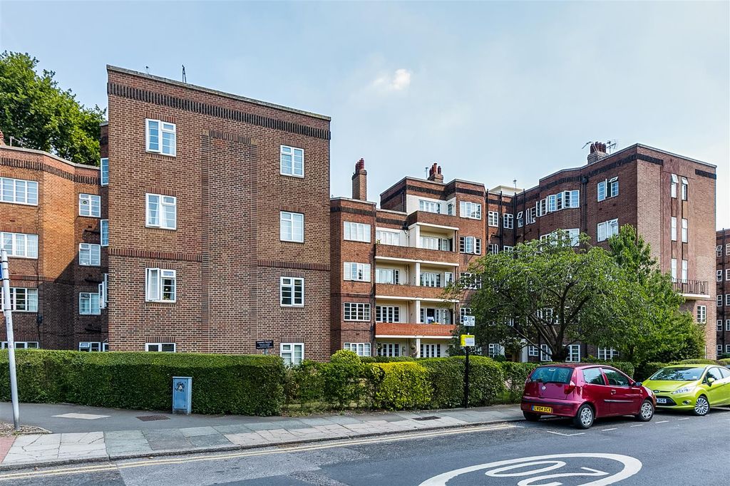 Property photo 3 of 12 For Sale - Chiswick Village, W4
