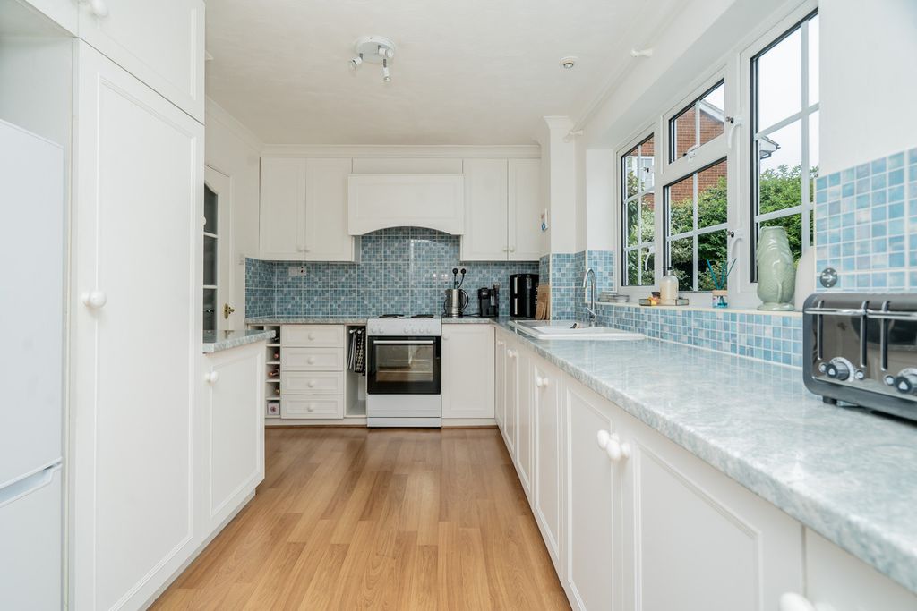 Property photo 3 of 20