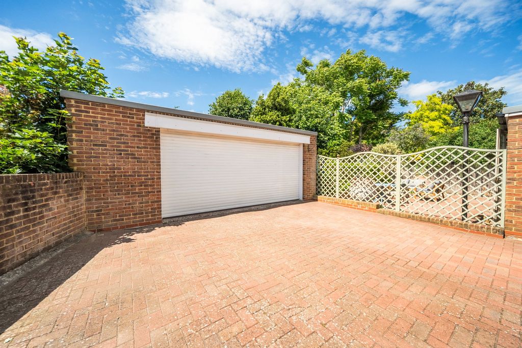 Property photo 2 of 37