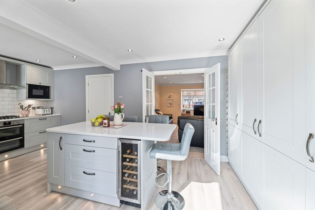 Property photo 2 of 20 Kitchen/Breakfast Room