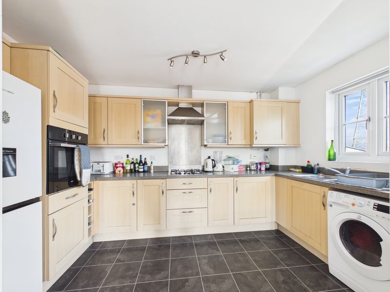 Property photo 3 of 10 Kitchen