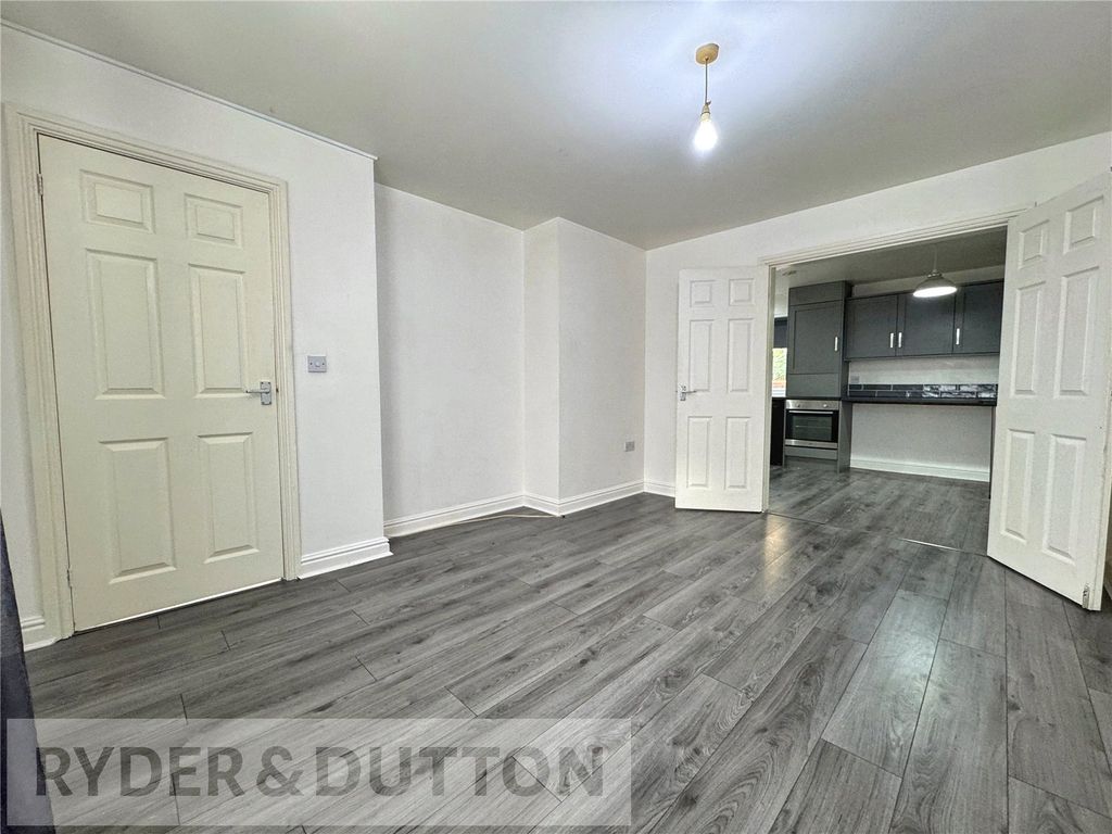 Property photo 3 of 15 Lounge