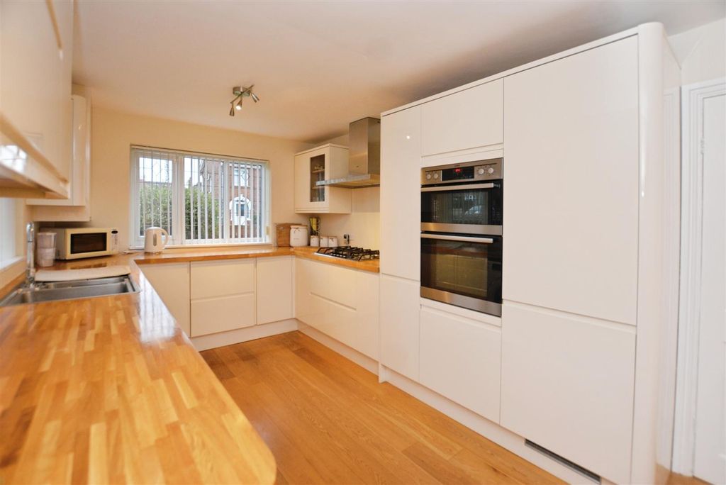 Property photo 2 of 29 Kitchen