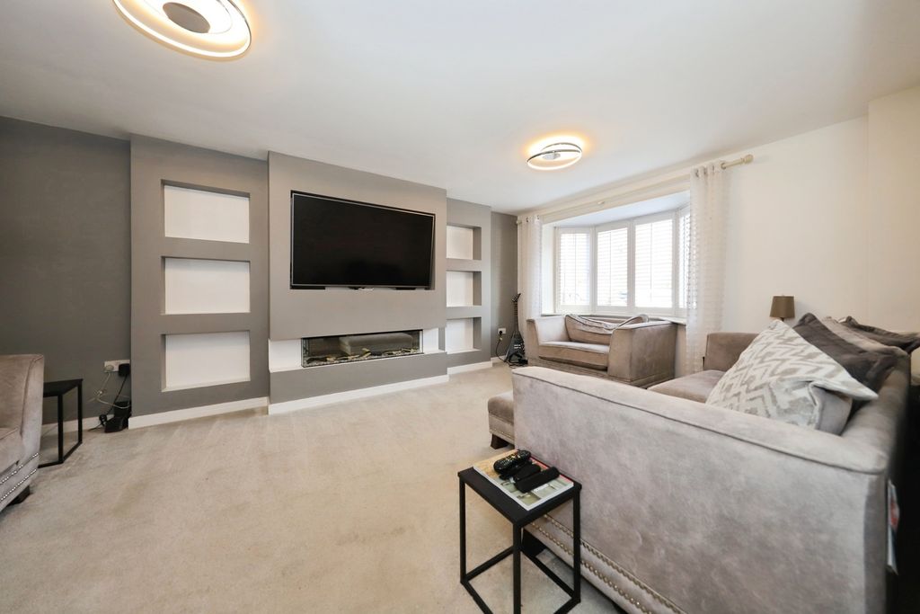 Property photo 2 of 17 Photo