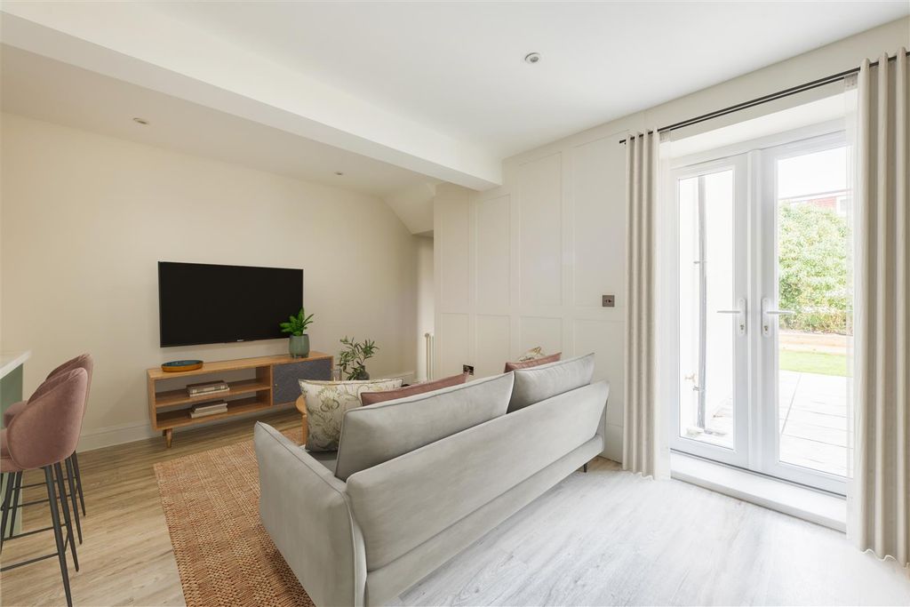 Property photo 3 of 14 87A Shaftesbury Road-6 (1).Jpg