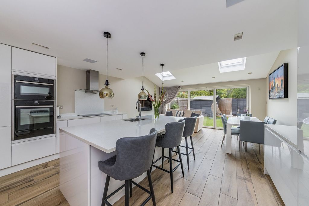 Property photo 3 of 24