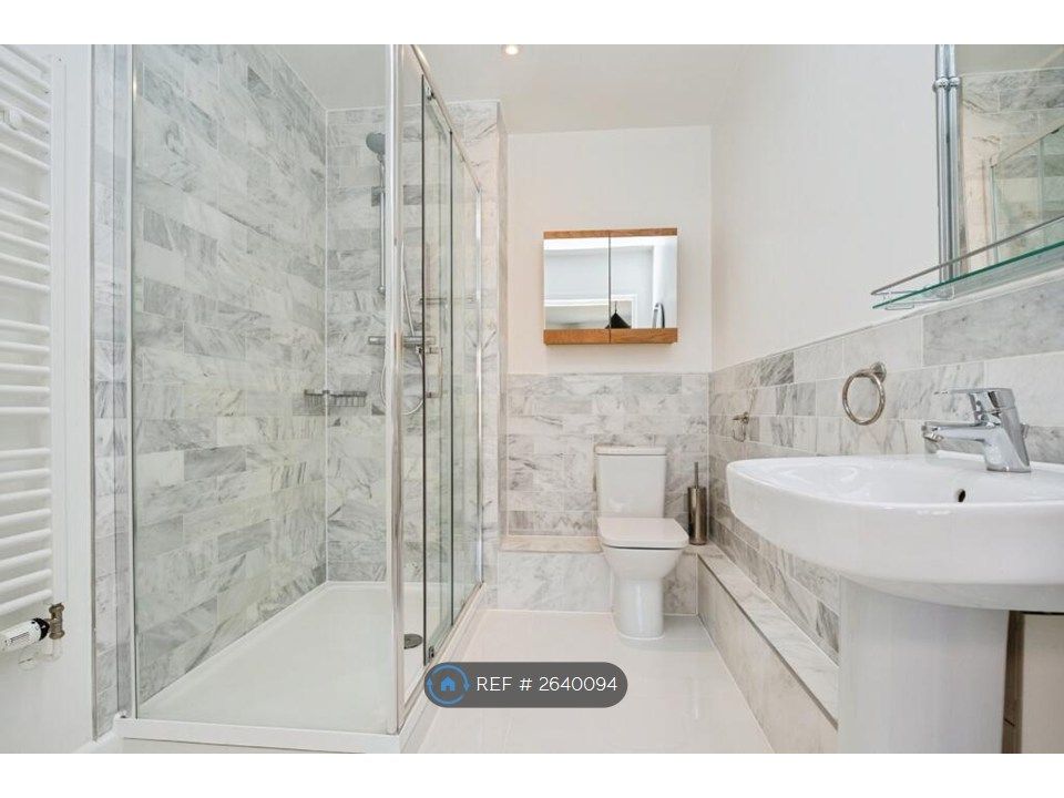 Property photo 3 of 14 En Suite