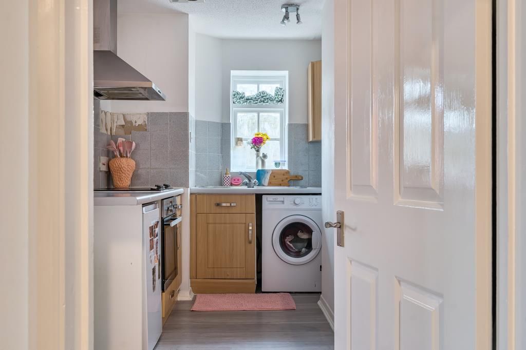 Property photo 3 of 16 Kitchen