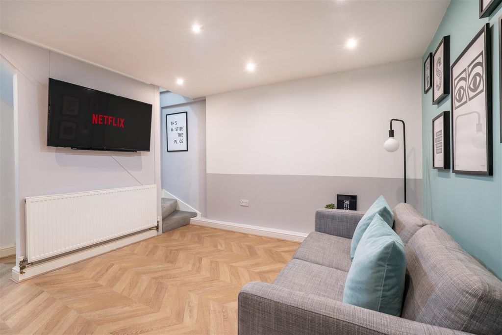 Property photo 1 of 15 _Ajh2208-Hdr Netflix.Jpg