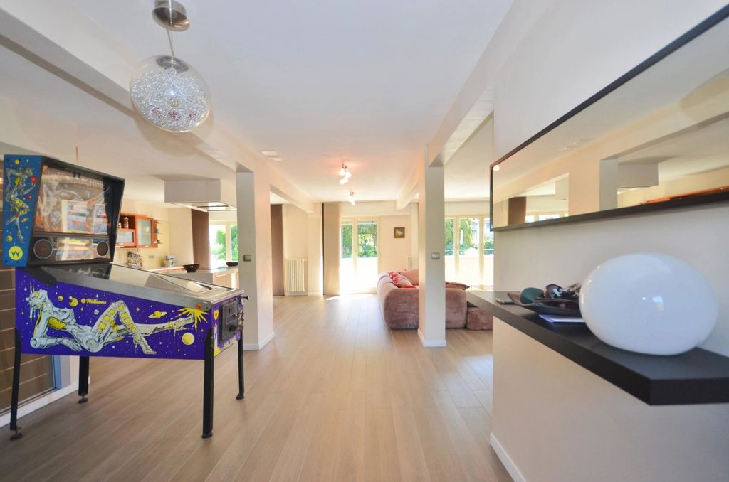 Property photo 1 of 25