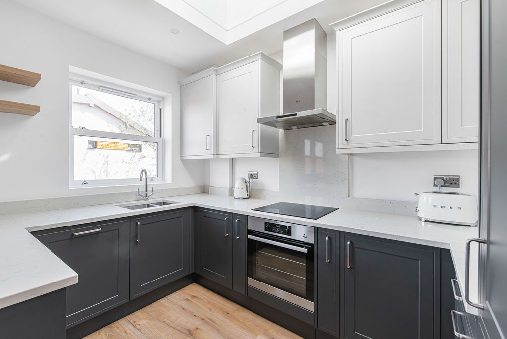 Property photo 3 of 11 Kitchen