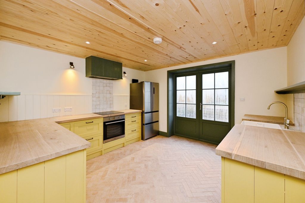 Property photo 3 of 19 Fc007