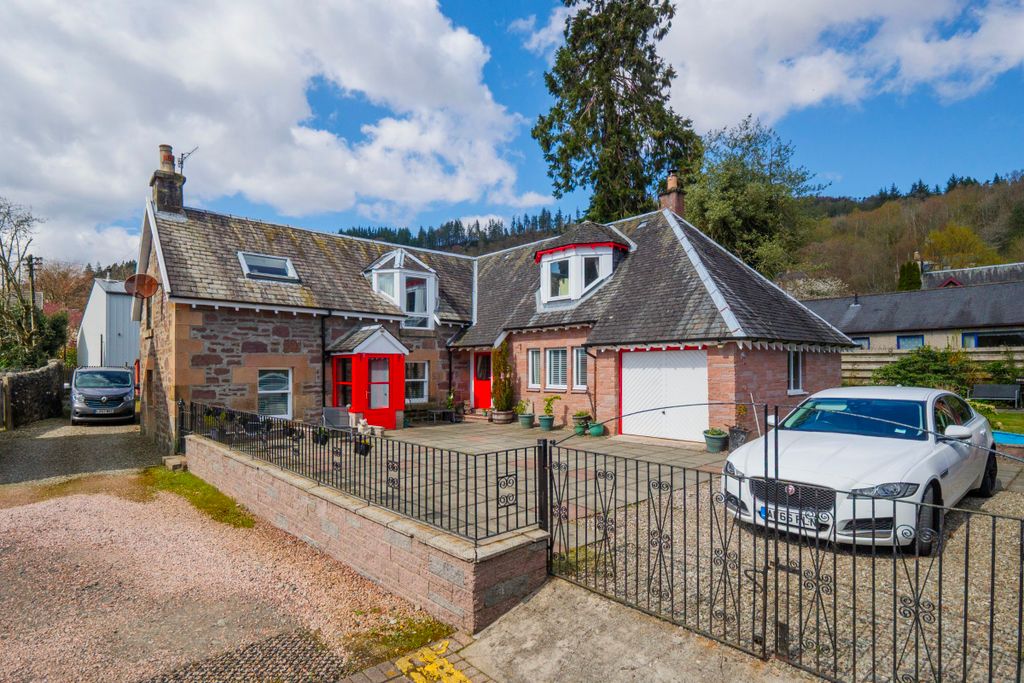 Property photo 2 of 25