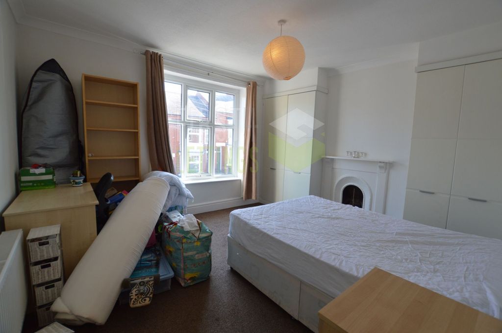 Property photo 3 of 9 Bedroom