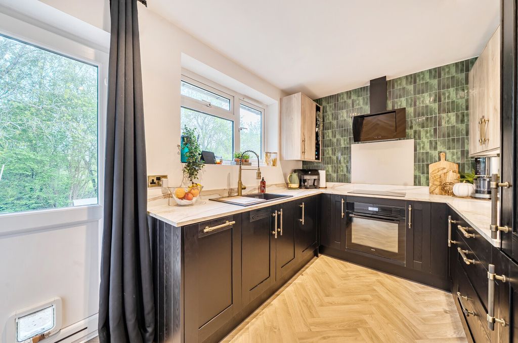Property photo 3 of 23 1452605-10-69F0A0...