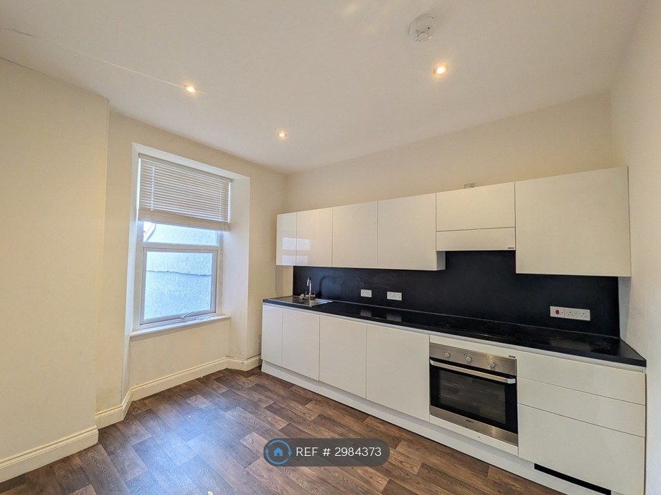 Property photo 3 of 6 Kitchen