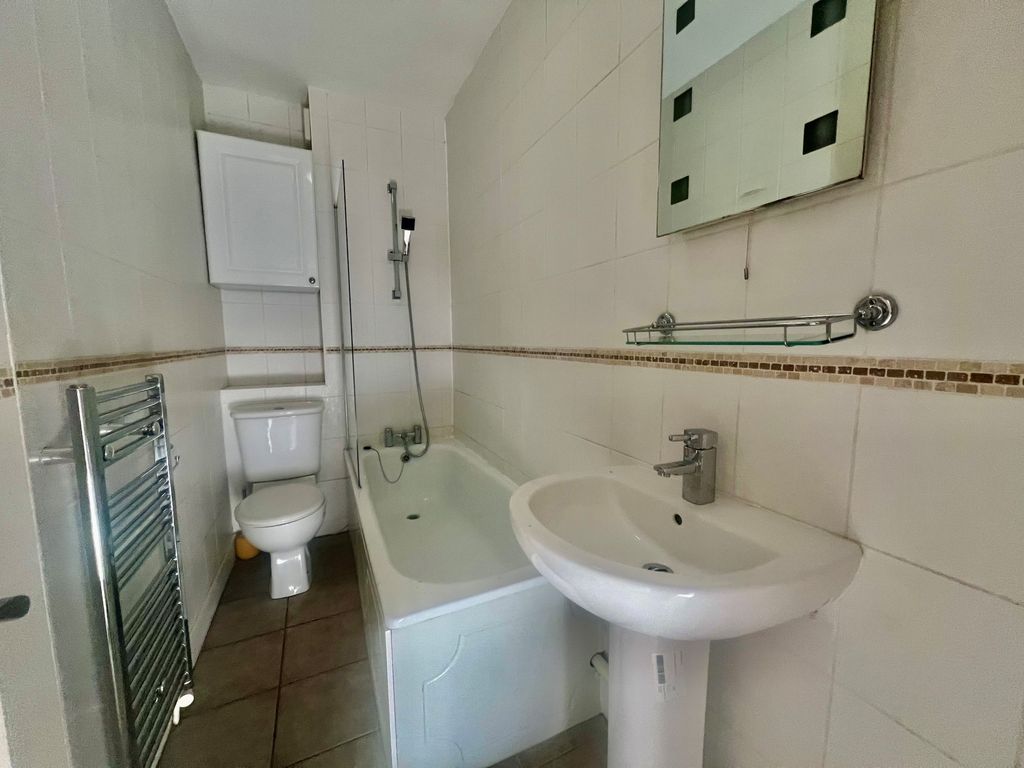 Property photo 2 of 6 Bathsprin