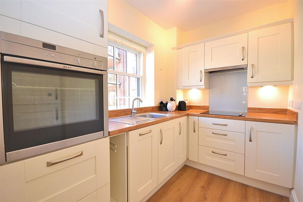Property photo 2 of 21 37 (2).Png